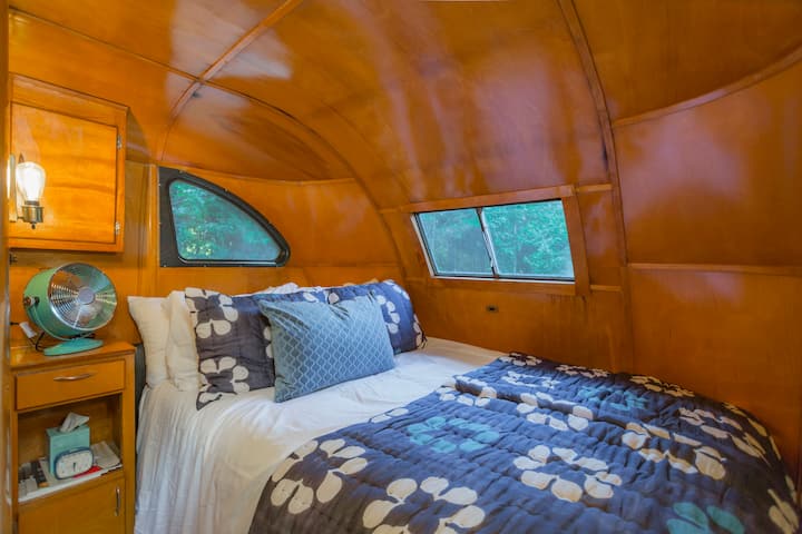 The bedroom: Queen size bed. Has a private door and also another door to the exterior, leading straight to the bath house. 