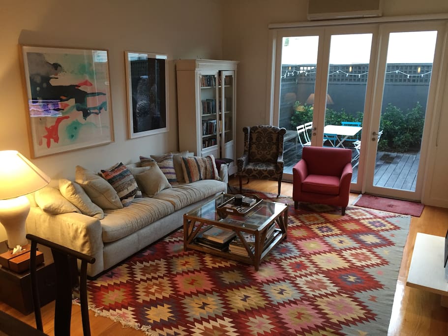 Super comfy sofa, rear deck with BBQ and seating for 6, modest library.