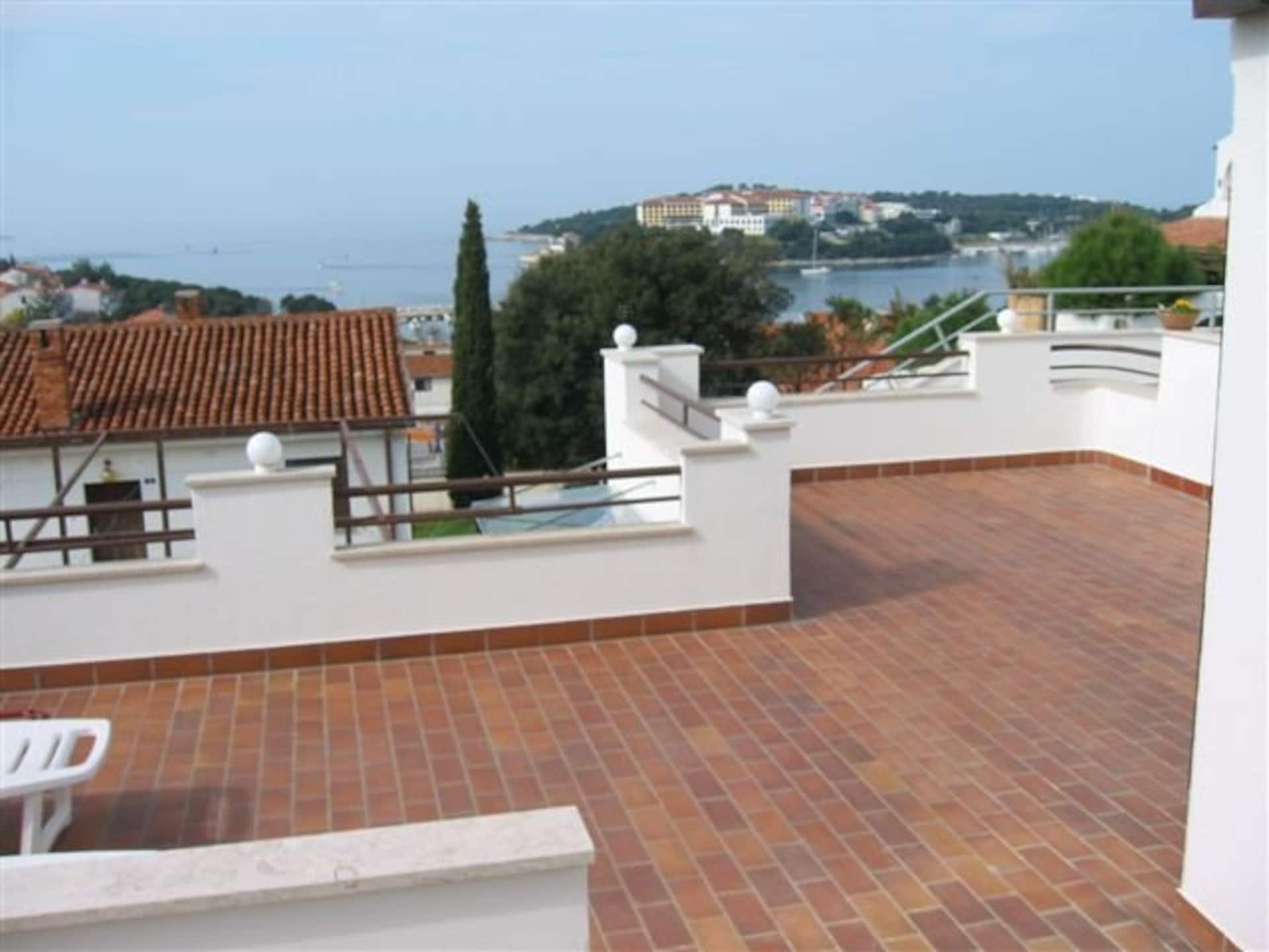 Suncaliste Apartment -Lovely views, large terrace