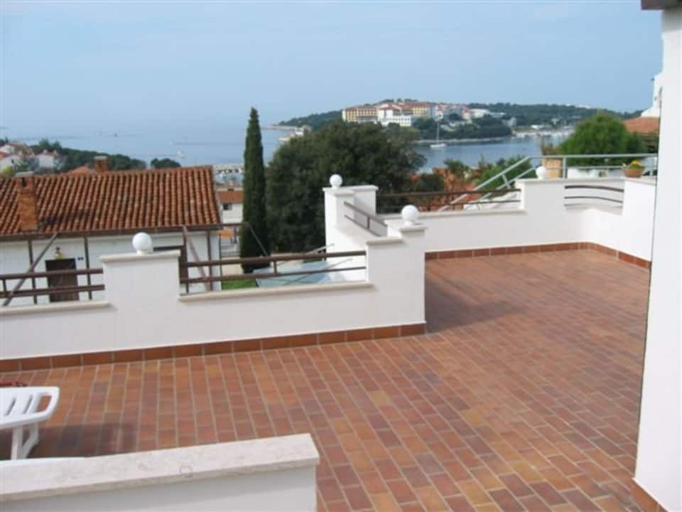 Suncaliste Apartment -Lovely views, large terrace — photo 1