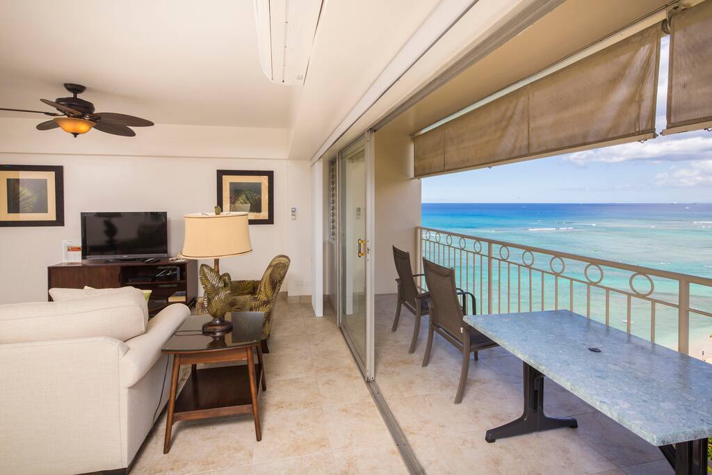 Living Room/Lanai with Ocean View