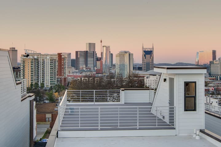 A1/A2) 2 Attached GULCH Homes – 8BR/8BA gallery image 3