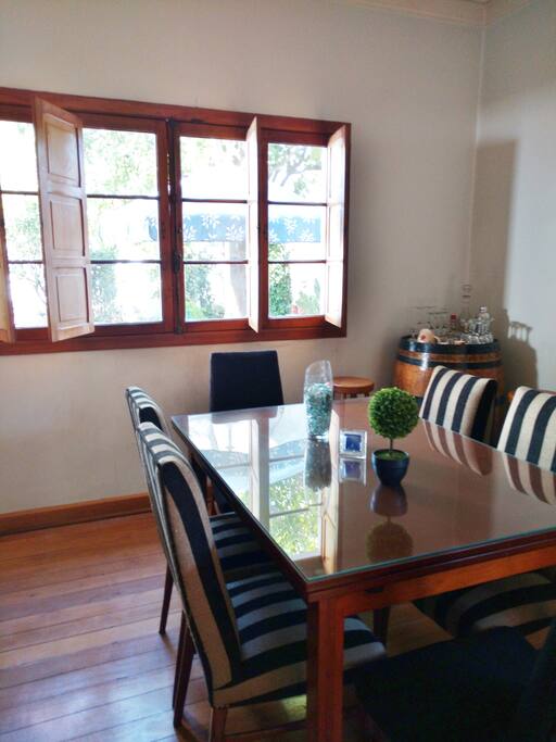 Comedor en donde puede tomar desayuno