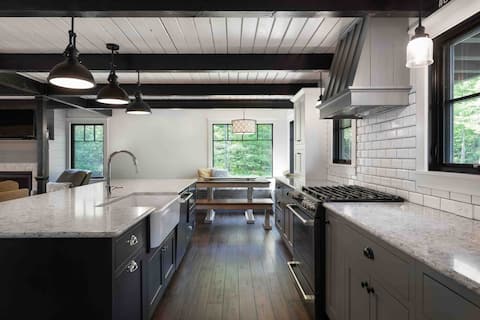 Idyllic Mountain and Lake Getaway