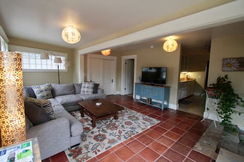 Top performing Airbnb: House + Apt. @ Ravine Retreat-Walk to trails! in Hot Springs
