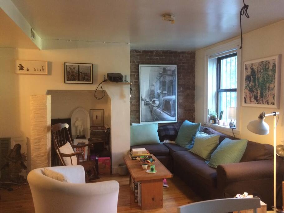 salon très agréable à vivre qui donne sur le jardin.