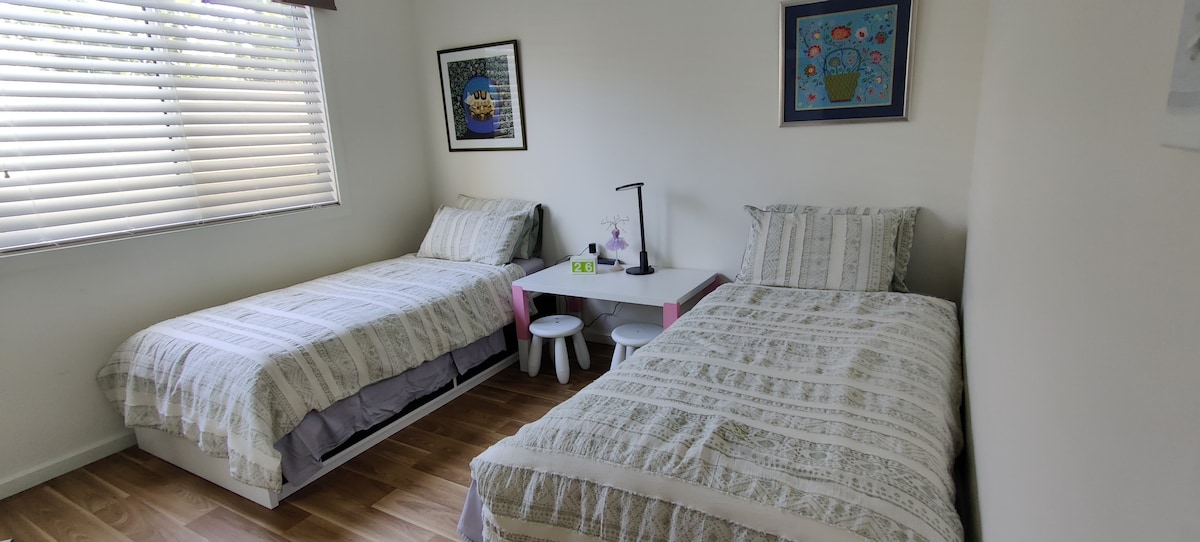 Единечни кревети со втора спална соба