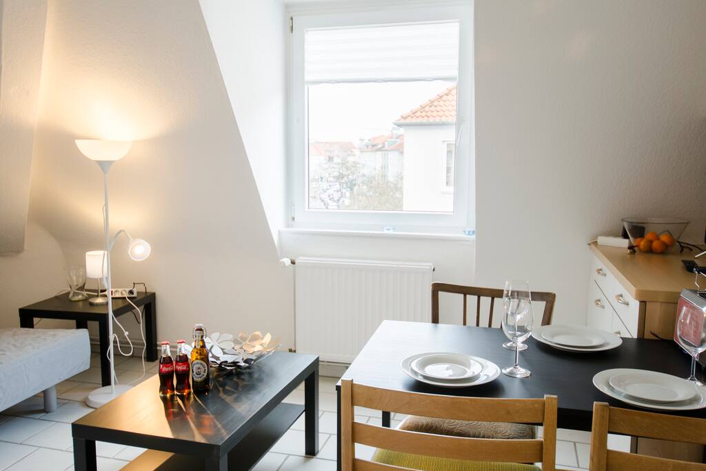 eat-in kitchen