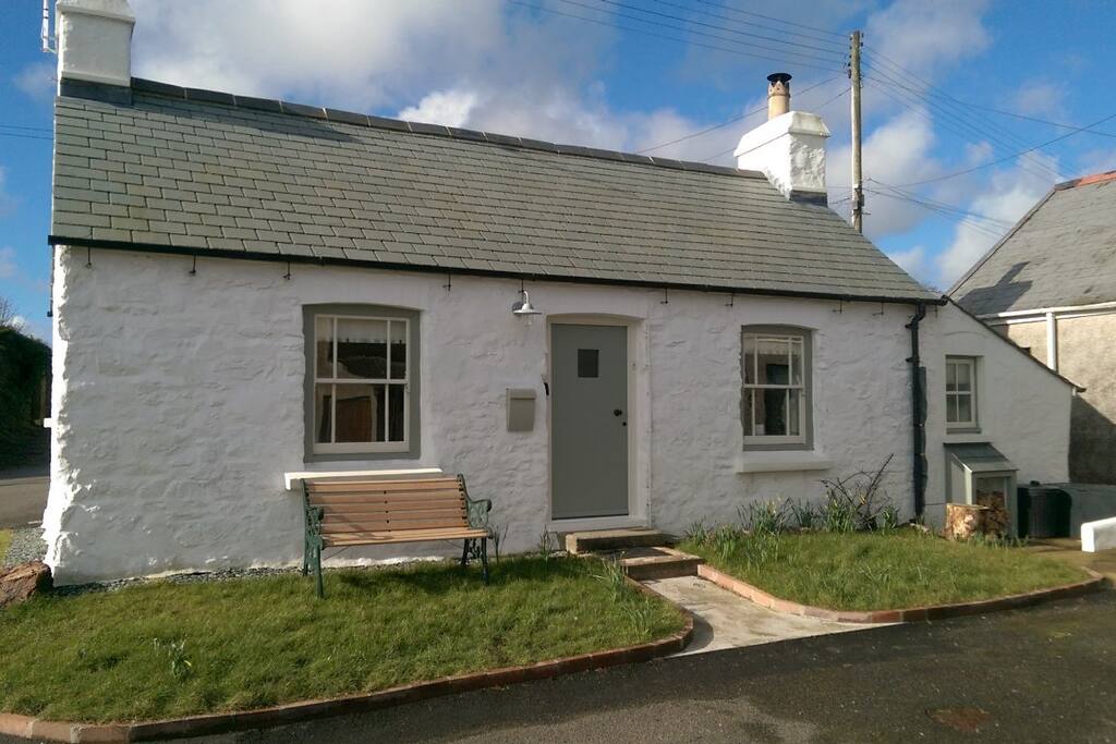 Traditional cottage near Pembrokeshire coast path Cottages for Rent