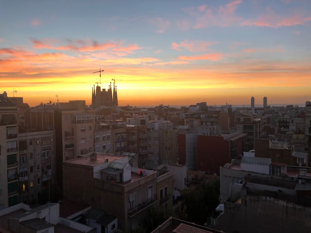 ATICO CON LAS MEJORES VISTAS DE BARCELONA UNICO,