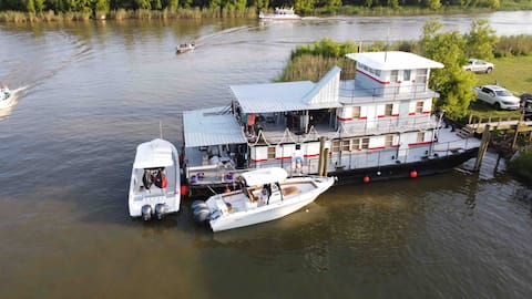 Rougaroux Lodge @ Venice Marina a sportsman dream!