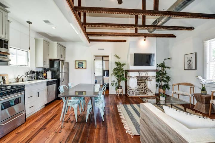 Cozy 4bd Home With Porch, Near King Street! - Charleston, SC