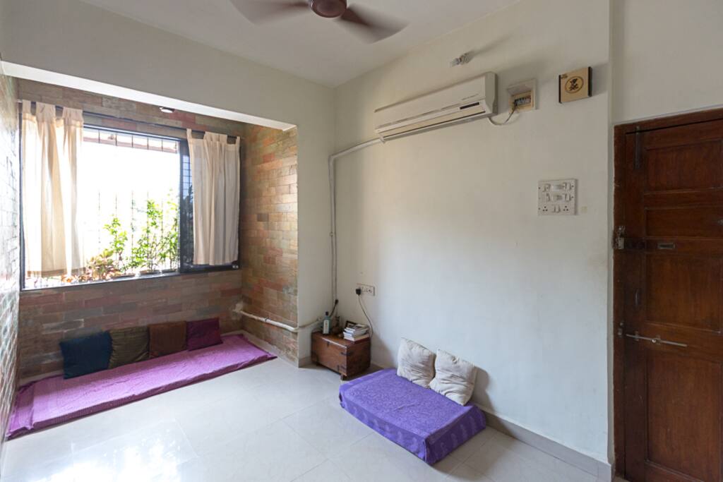 Bedroom / Living room / workspace