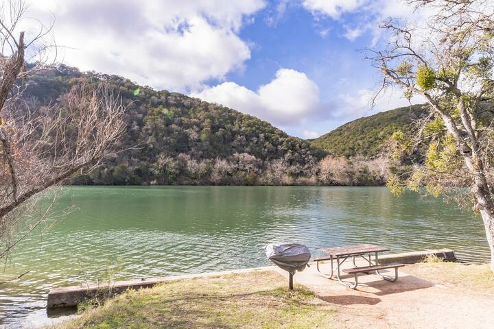 Lake Austin Escape! gallery image 4