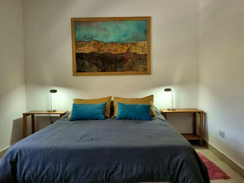 BEAUTIFUL SINGLE ROOM IN A GREAT LOCATION.