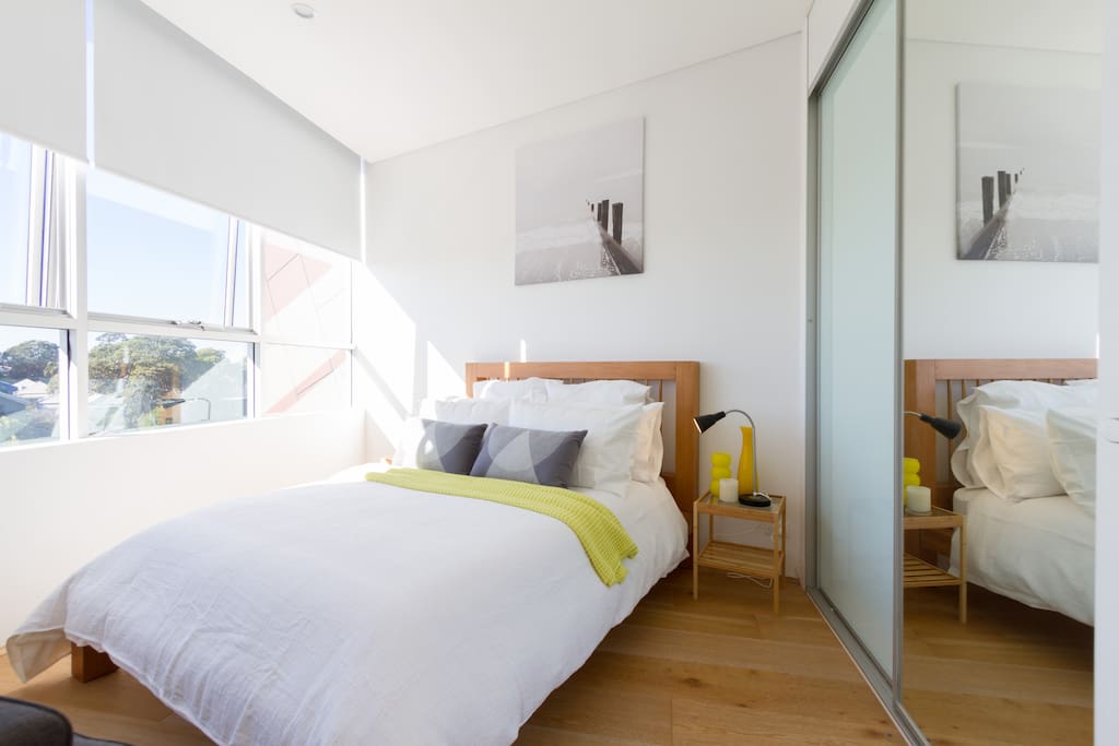 Bedroom with Built in Robes, Harbour Bridge and Anzac Bridge Views!