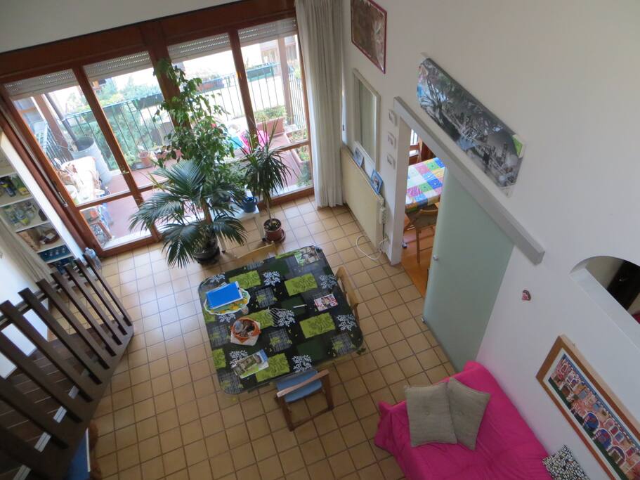 Il salone visto dalla mansarda - The lounge from the attic floor
