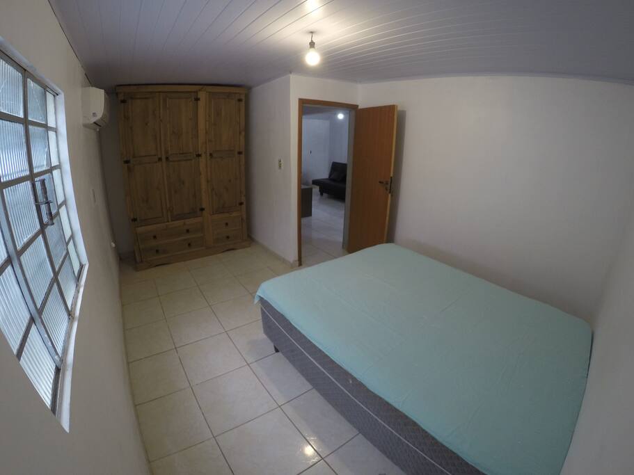 Quarto principal com ar-condicionado