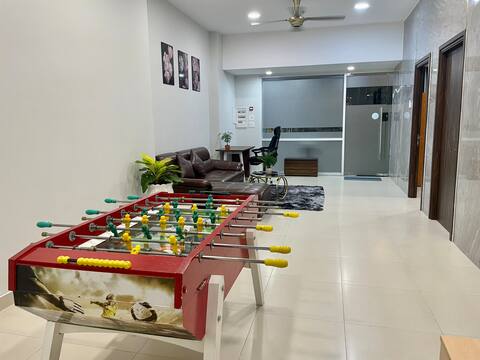 Sweet  Luxury Condo 3/ Pool/ 8 Beds/ Near Airport