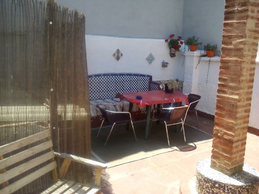 3- ...enjoy your meals outside!