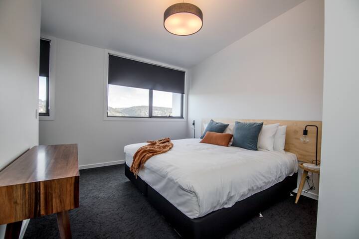 Change Overnight – Courtyard – 2 Bed Apartment gallery image 2