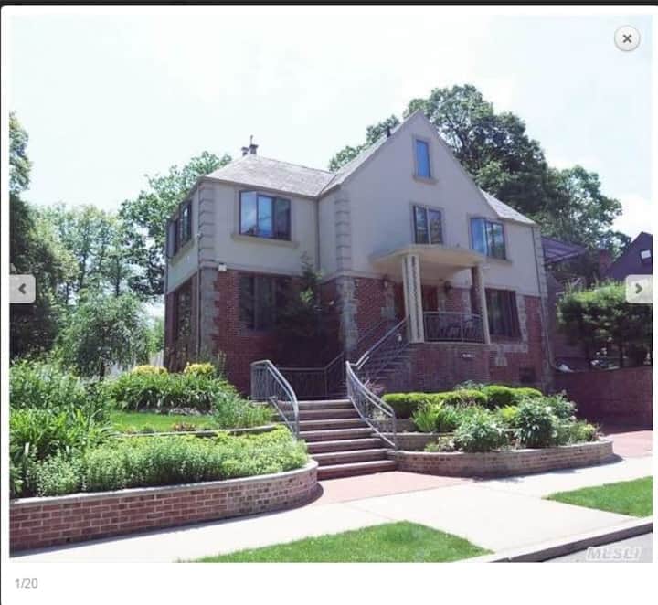 One of a kind big home in Queens