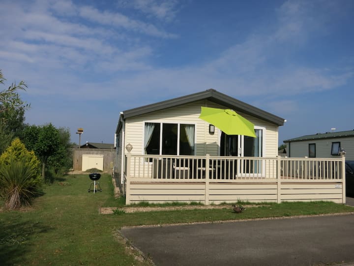 Bungalow in Hunstanton · ★4.90 · 2 bedrooms · 3 beds · 2 baths