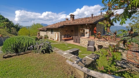 Romantic stay where Tuscany meets the sky!