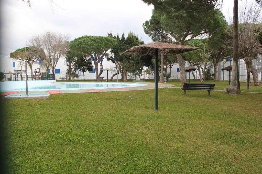 Jardín y Piscina
