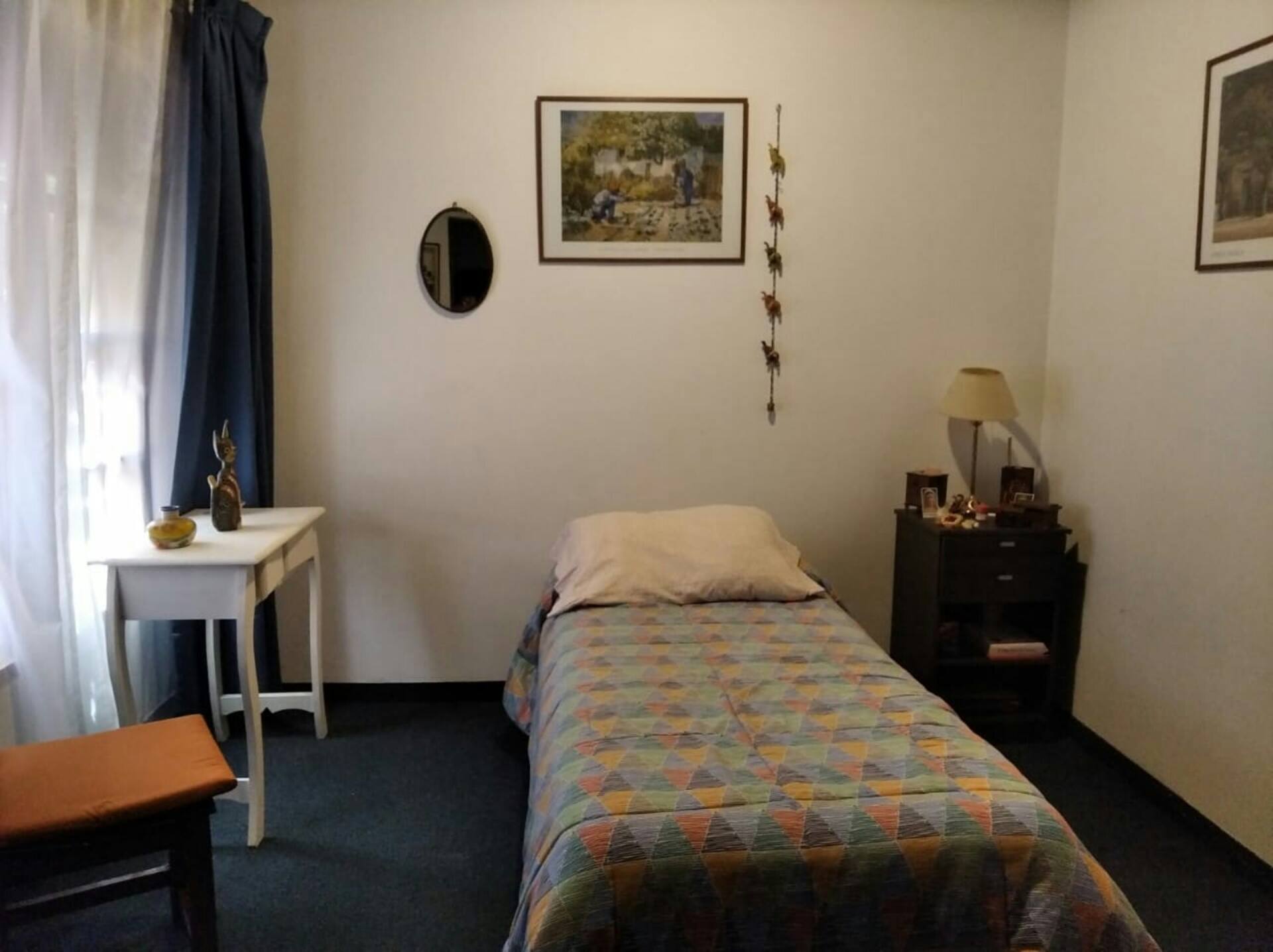 Stay in a spacious house. Ground floor room