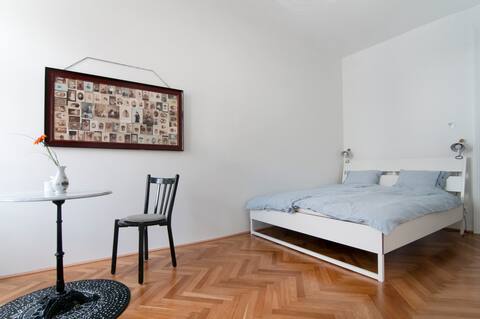 Central & childfriendly in a beautiful district