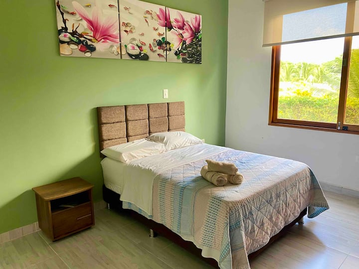 Camera nro 2, letto matrimoniale (1,40), spazio con AA