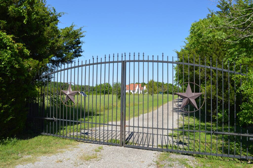 Gate