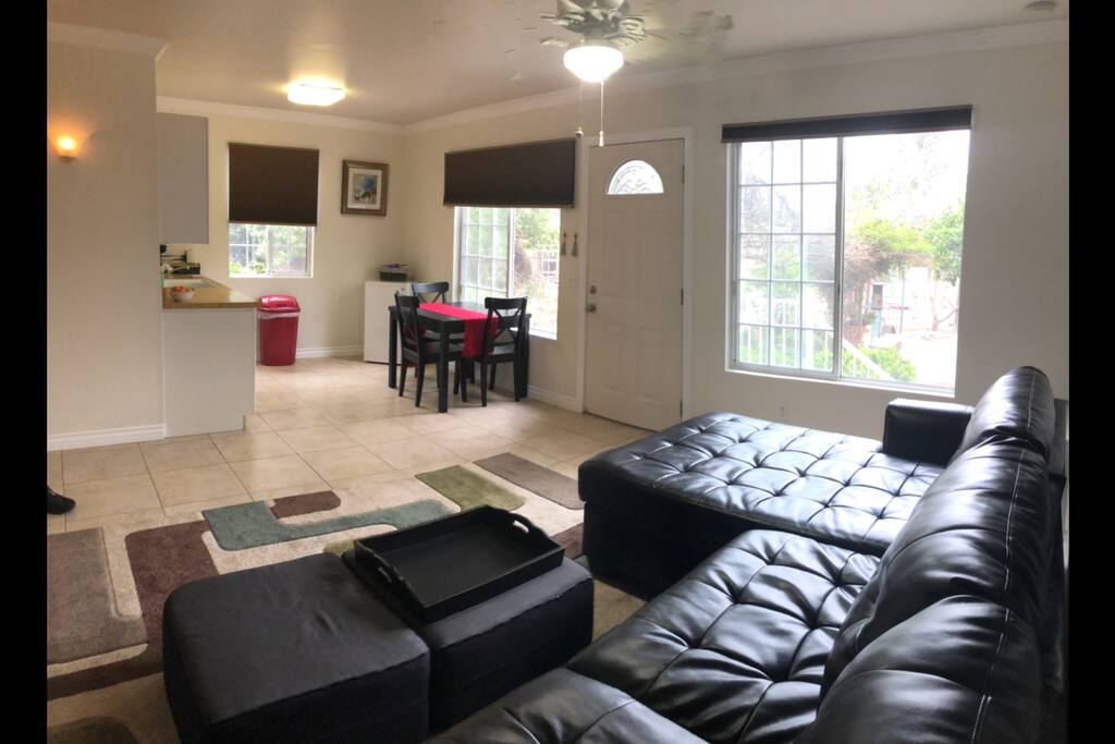 Living room / kitchenette
With windows facing the garden.
Lights of natural light, and fresh air