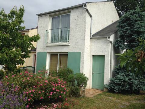 Studio 31m², quiet and good location.