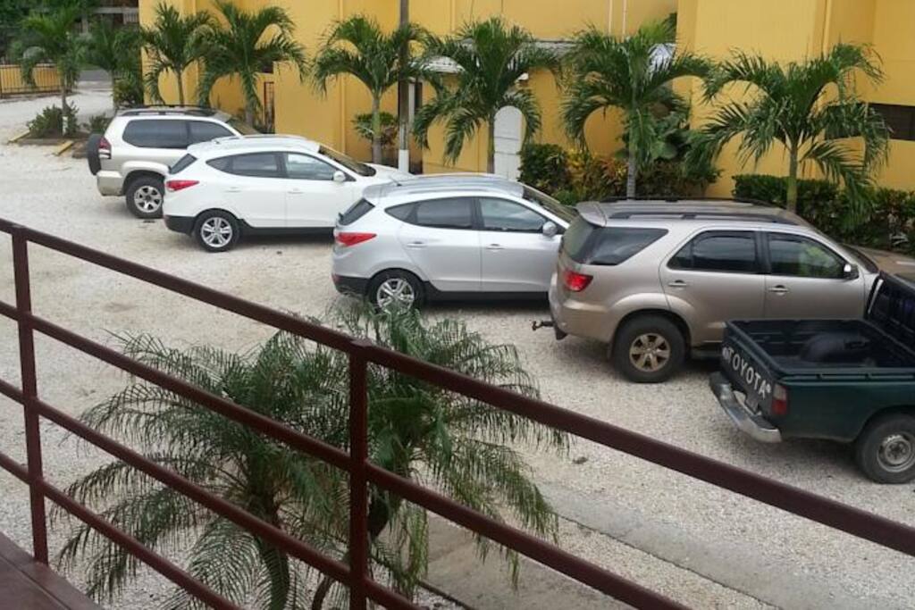 parqueo con seguridad 24 horas
