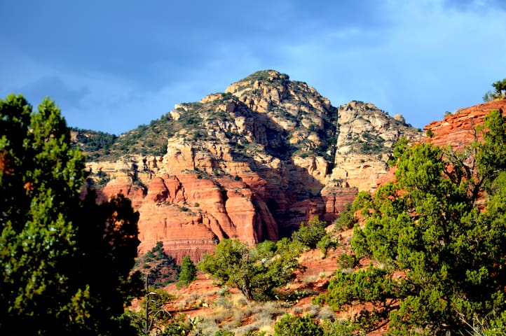 Eat, Pray, Love Guest Suite, Just Steps to Hiking!