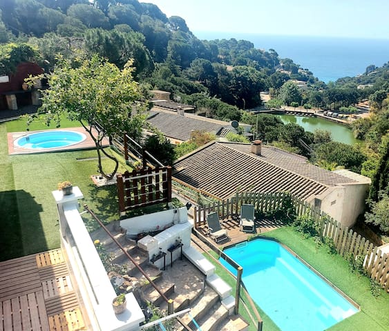 Villa Mar i Cel , piscina y jacuzzi, junto al mar