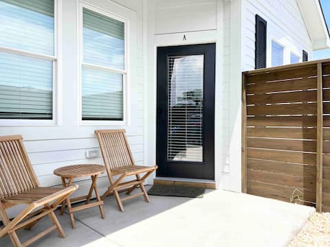 Popular Airbnb listing: Ocean Breeze II: New Condo Steps to the Beach in North Carolina