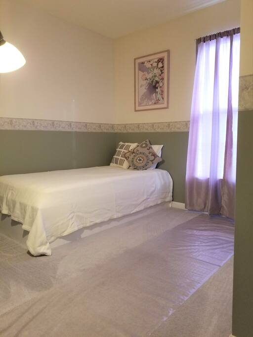 Private Bedroom w/New Mattress