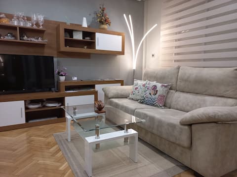 Successful Airbnb property: MAESTRO SALINAS II: Luxury apartment. Historic Center in Salamanca