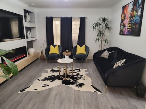 Stylish Luxe Apartment!
