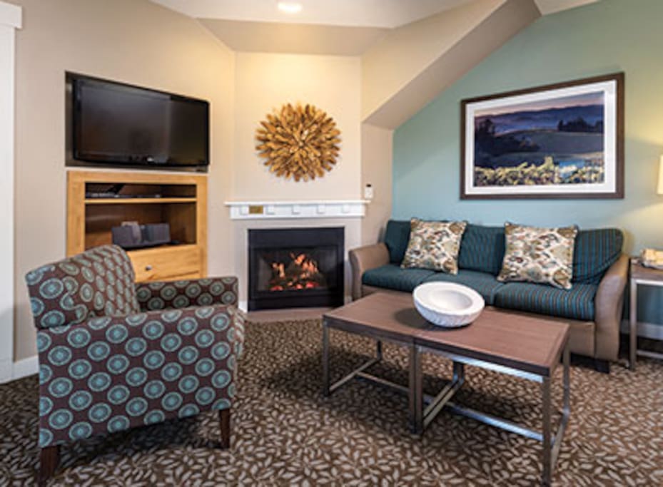 This picture does not show the specific unit being rented. The unit rented will be based on which units are available upon check-in. These pictures are meant to show the property and an example of the room style and décor.