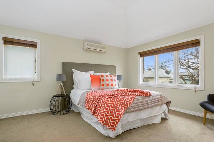 Central Ascot Vale treasure close to CBD & Airport gallery image 5
