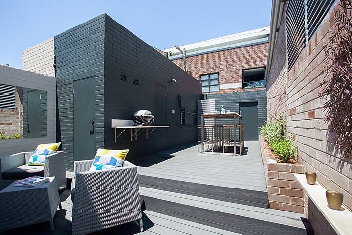 FLYNN HOUSE- IMPECCABLE INNER CITY GEM gallery image 2