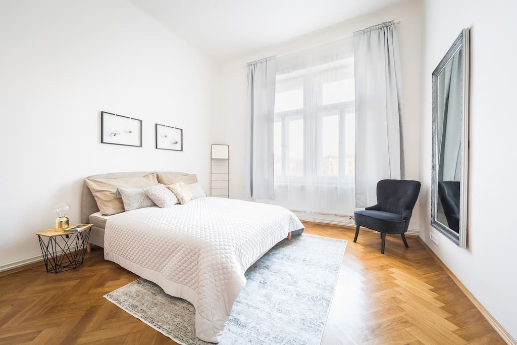 180cm Queen Bed for the comfortable sleep. Get some rest before discovering Prague!