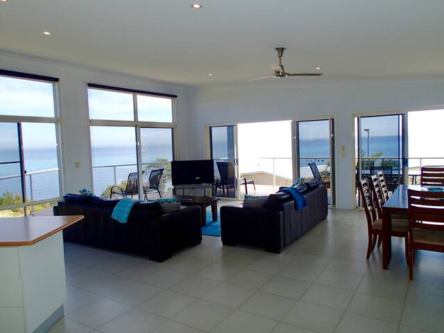 Blue Ocean View Beach House, welcomes you! gallery image 5