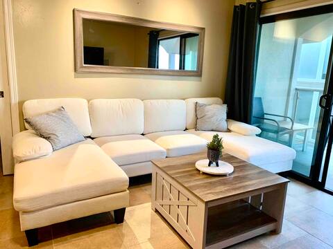 Top performing Airbnb: Free Early Check In! 2 King Suites, Top Floor/View in Mission Bay Park