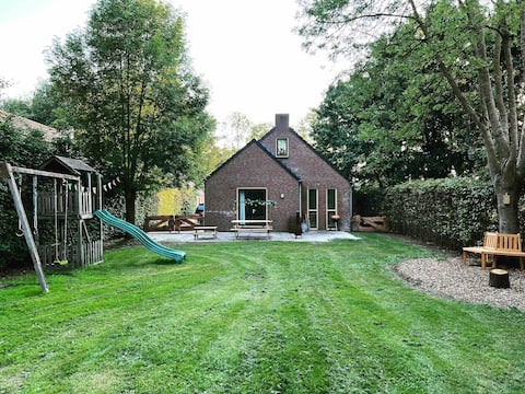 Kidsproof-knus-five-family garden- trampoline