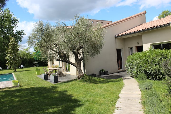 Quiet on the outskirts of Toulouse, pool, air conditioning